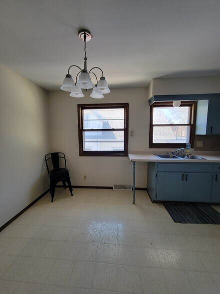 Eat-In Kitchen - 9010 W Mitchell St