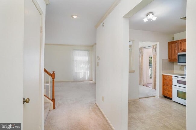 Building Photo - 224 Crescent Dr