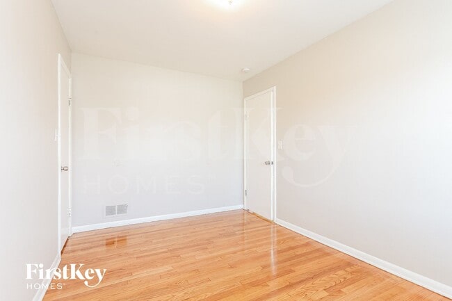 Building Photo - 251 E 25th St