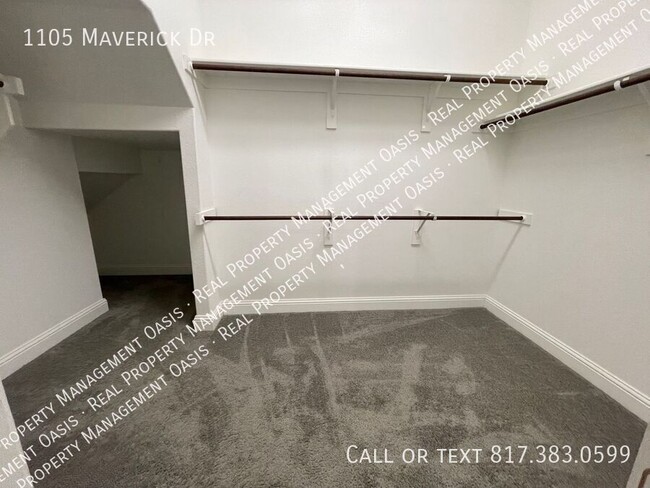 Building Photo - 1105 Maverick Dr