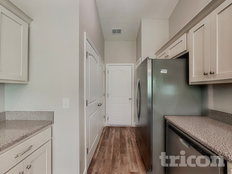 Building Photo - 1059 Berra Dr