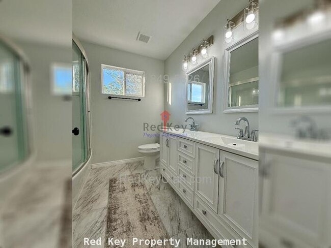 Building Photo - 970 W Single Family Home