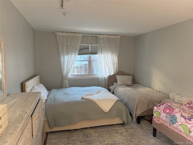 Building Photo - 68 Bon Aire Cir