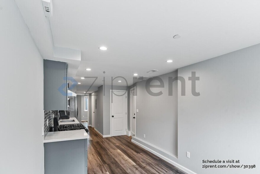 Building Photo - Unit A