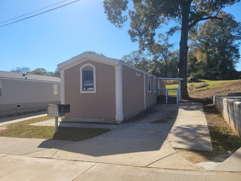 Building Photo - 716 N Houston Lake Blvd