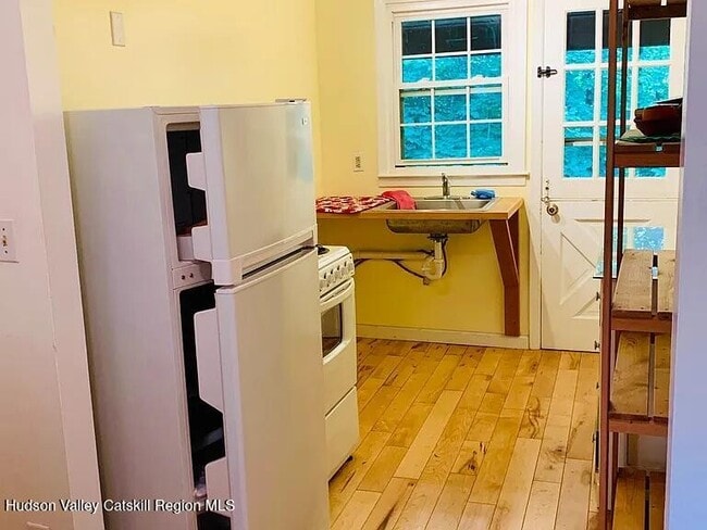 Building Photo - 2 Huguenot St