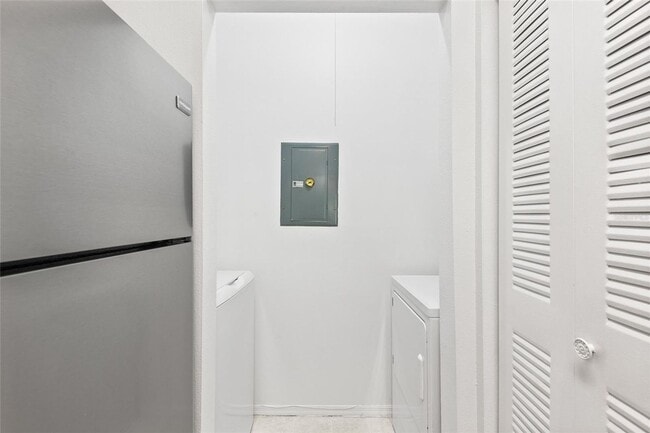 Building Photo - TAMPA APARTMENT FOR RENT!