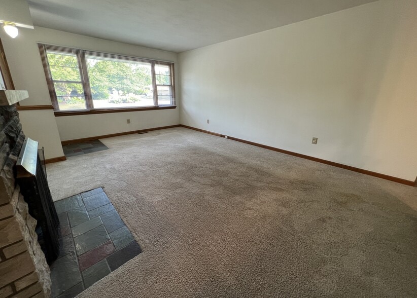 Building Photo - 2102 Pond St