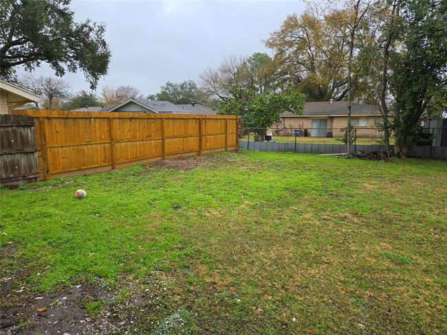 Building Photo - 7746 Bunker Wood Ln