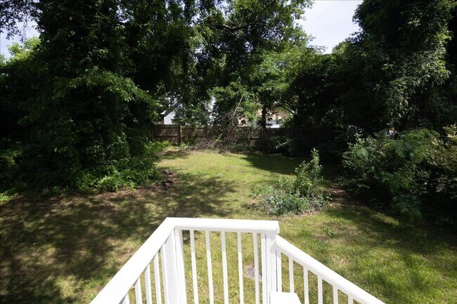 Building Photo - Newly Renovated 3/2 Feet From Atlanta Belt...