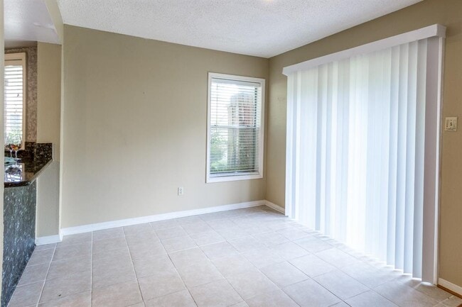 Building Photo - 2458 Parkwood Ln