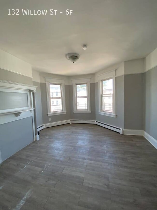 Building Photo - 132 Willow St