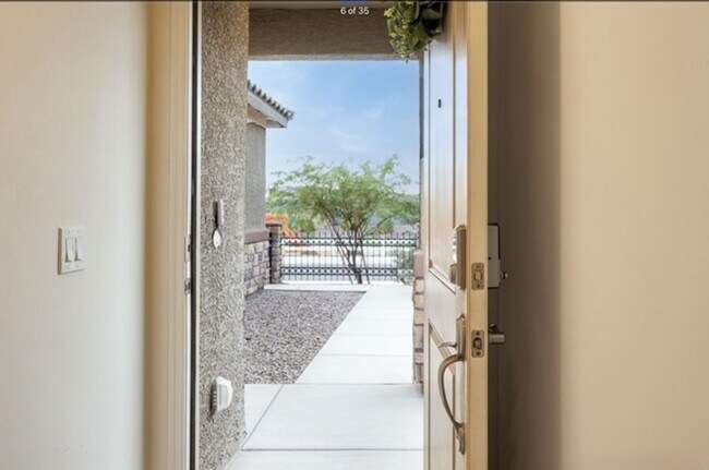 Building Photo - Beautifully Upgraded 4 - Bedroom 2 - Bath ...