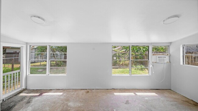 Building Photo - 1322 Magnolia St