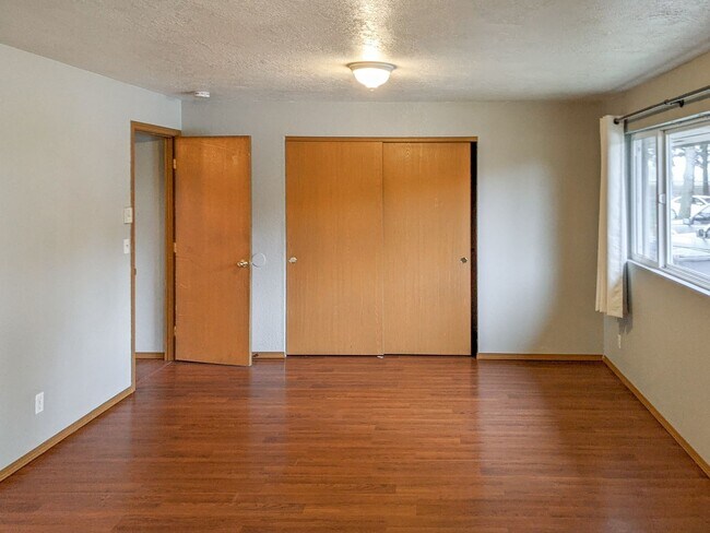 Building Photo - 4528-4532 Poinsettia St NE