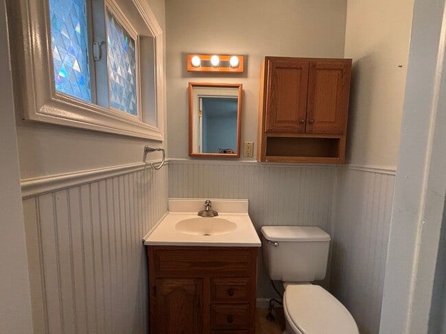 Building Photo - 3 BR / 1.5BA | Spacious Single Family Home | 1-Car Garage | Large backyard!