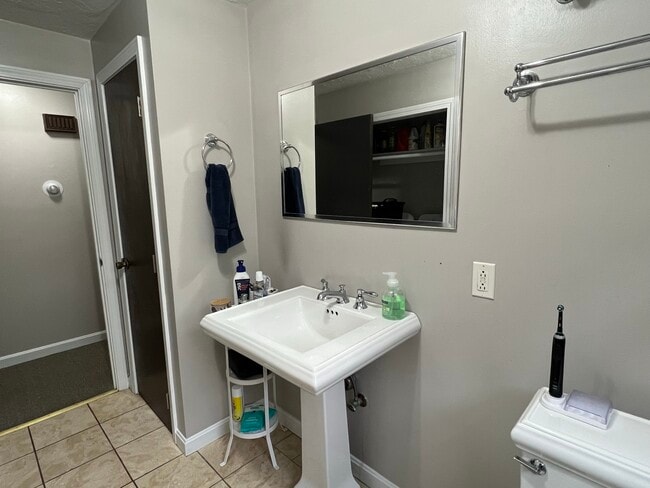 Building Photo - 633 Wareham Rd