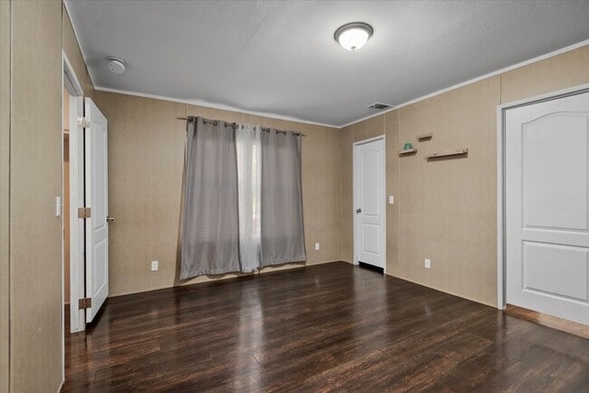 Building Photo - 211 Woodstock