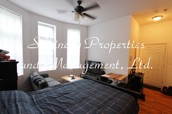 Interior Photo - 4502-04 N Paulina