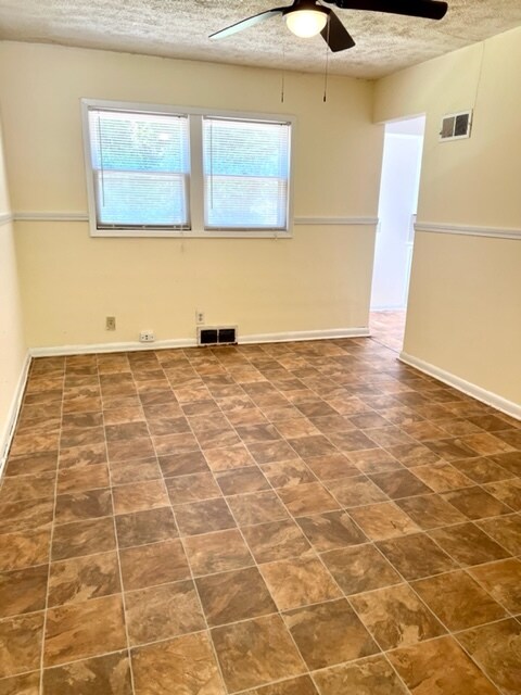 Dining Room - 1537 N Kentwood Ave