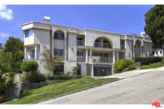 Building Photo - 4003 Sunset Dr