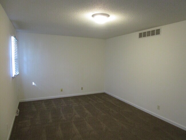 Building Photo - 3109 Pioneer Dr