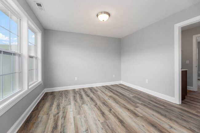 Building Photo - Available for the 2026-2027 lease term.