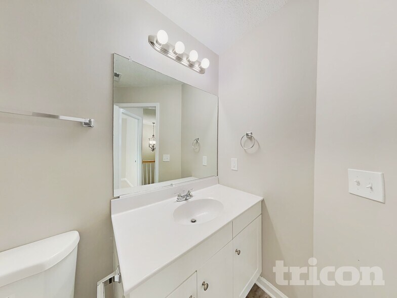 Building Photo - 4616 Village Square Ct