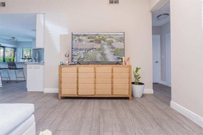 Building Photo - 1662 N 14th Terrace