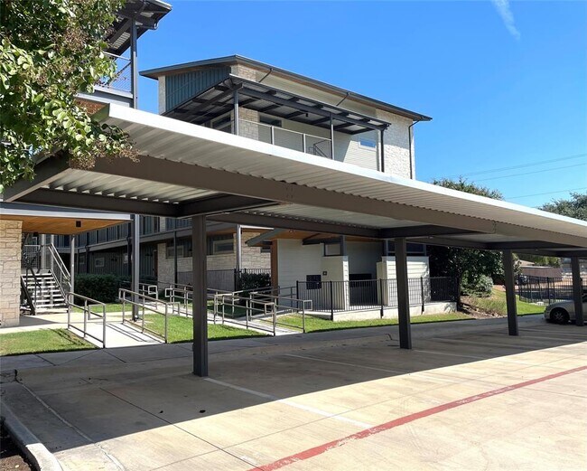 Building Photo - 4704 Sunset Trail