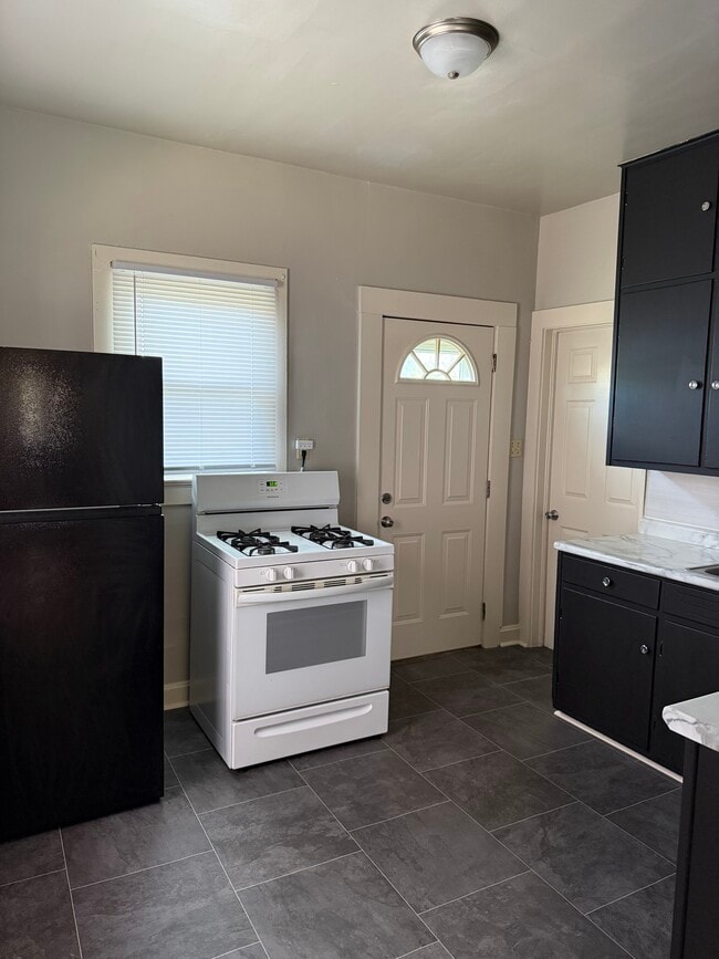 Building Photo - 1124 S Harlan Ave