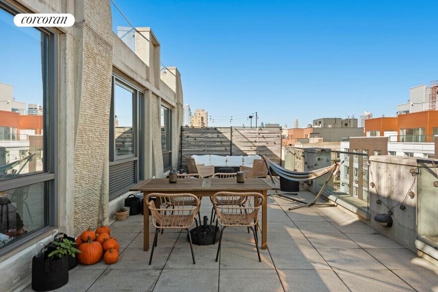 Building Photo - 247 N 7th St