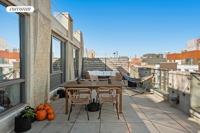 Building Photo - 247 N 7th St