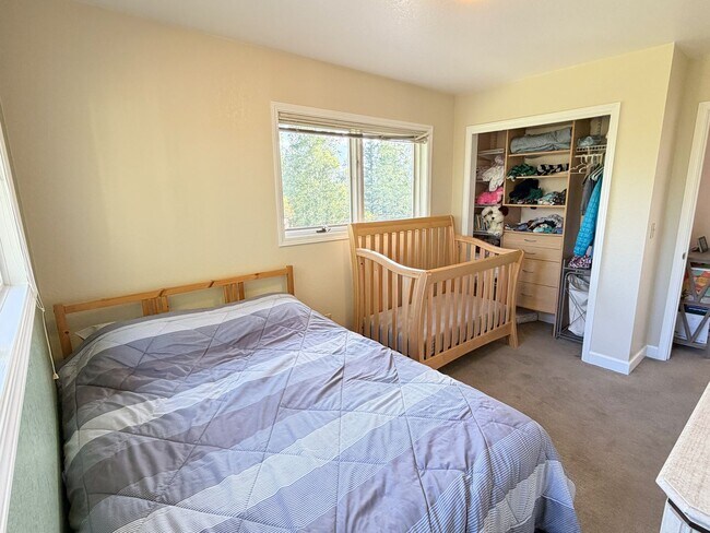 Building Photo - 6841 Crooked Tree Dr