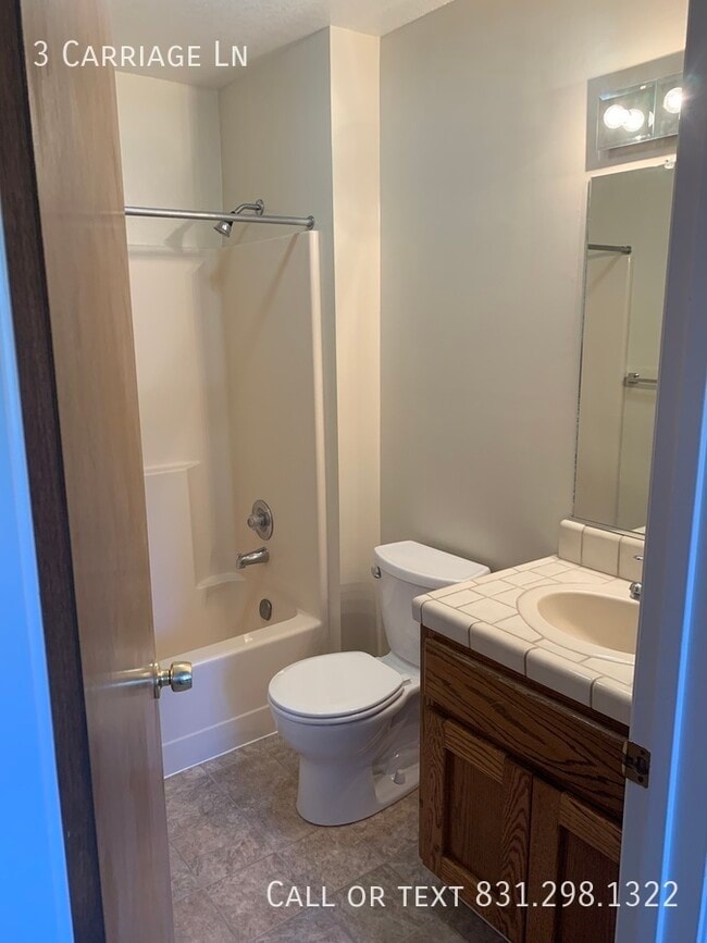 Building Photo - 3 Carriage Ln