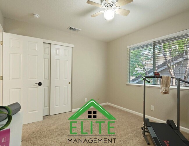 Building Photo - Spacious 4-Bedroom, 3-Bath Home in Desirab...