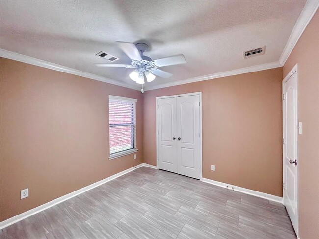 Building Photo - 803 Sweet Flower Dr