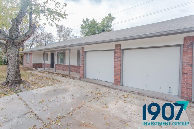 Primary Photo - 1524 Oakcliff Rd