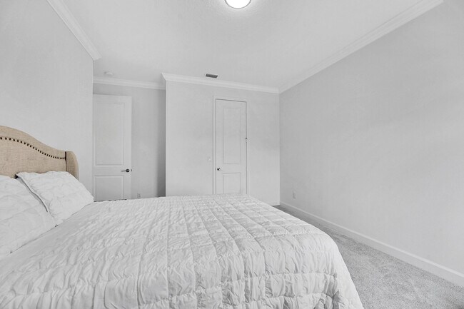 Building Photo - 601 Hookline Cir