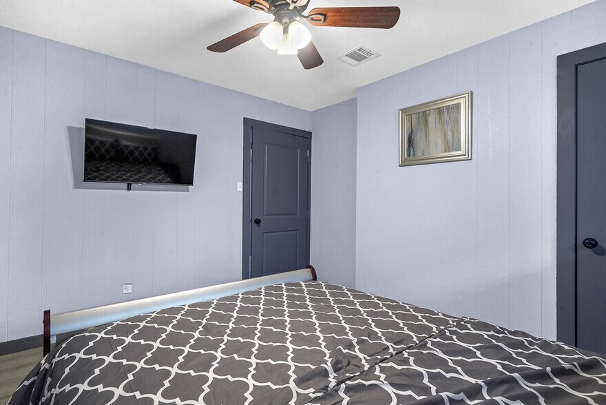 Building Photo - 11103 Greenwillow Dr