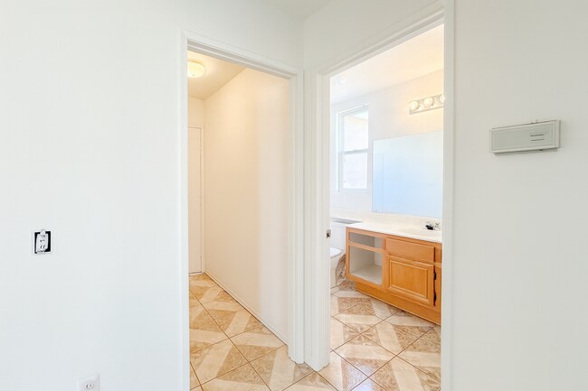 Building Photo - 5625 Churchill Ct