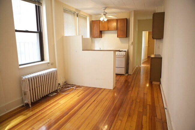 Building Photo - 82 W Cedar St
