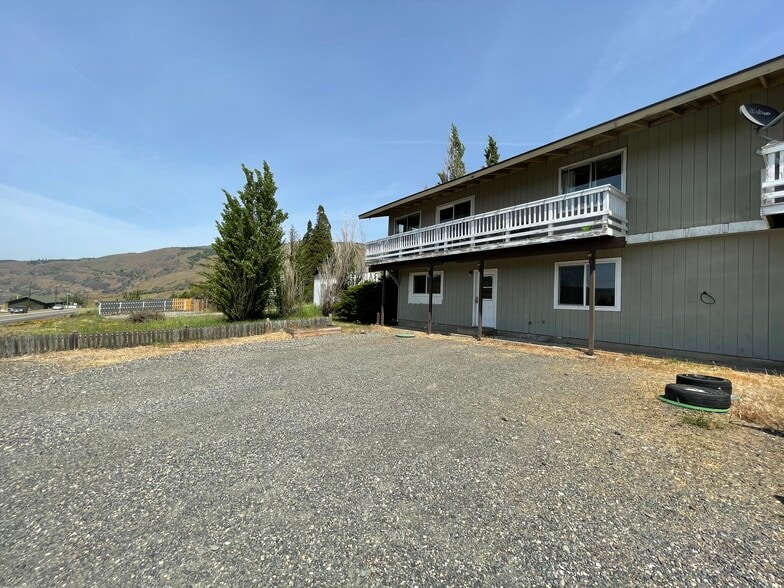 Building Photo - 404 West Klickitat ave