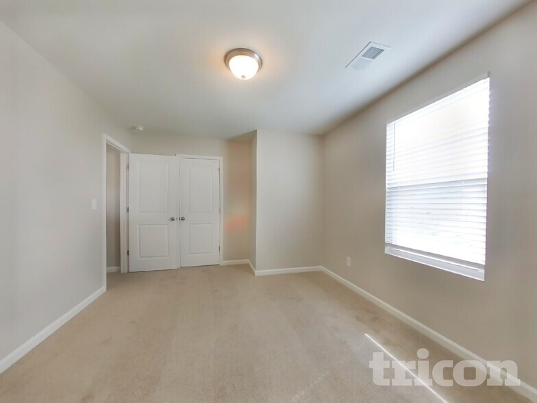 Building Photo - 129 Verona Dr NW