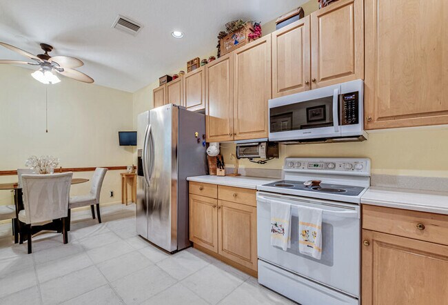 Building Photo - 9795 Crescent View Dr S