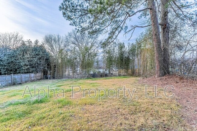 Building Photo - 5 Rawood Dr