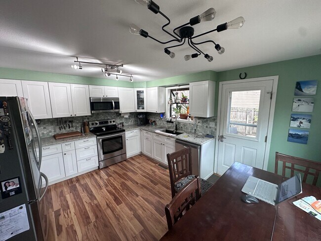Kitchen - 3037 Forest Way