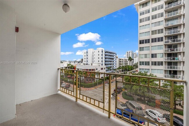 Building Photo - 1340 Lincoln Rd