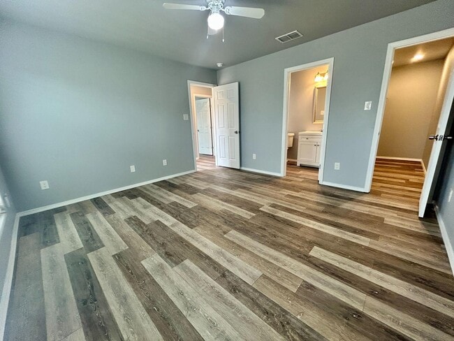 Building Photo - 1107 N Englewood Ave