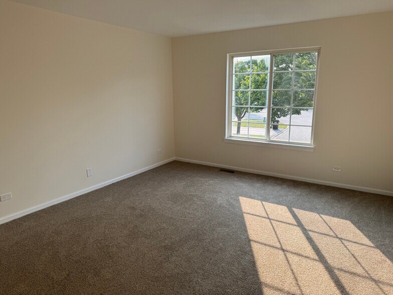 Building Photo - 6 Lansbury Ct